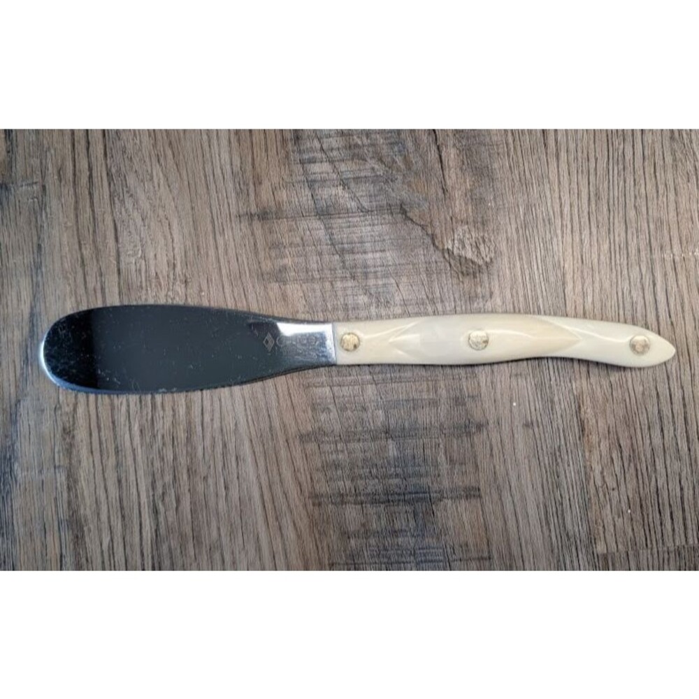 Cutco Specialty Spreader Spatula Knife 1768 Pearl White Handle Serrated Edge